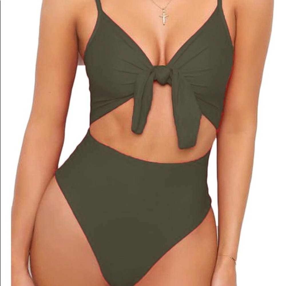 Cut-out One Piece Bathing Suit